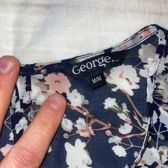 Relaxed Fit  Beautiful Shiffon fabric Summer Top Medium Size - Picture 3 of 5